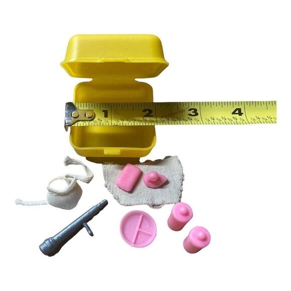 Mixed Lot of 8  Barbie Accessories Pink Plate Duck Suitcase Lotion Bottles Doll - Picture 2 of 3